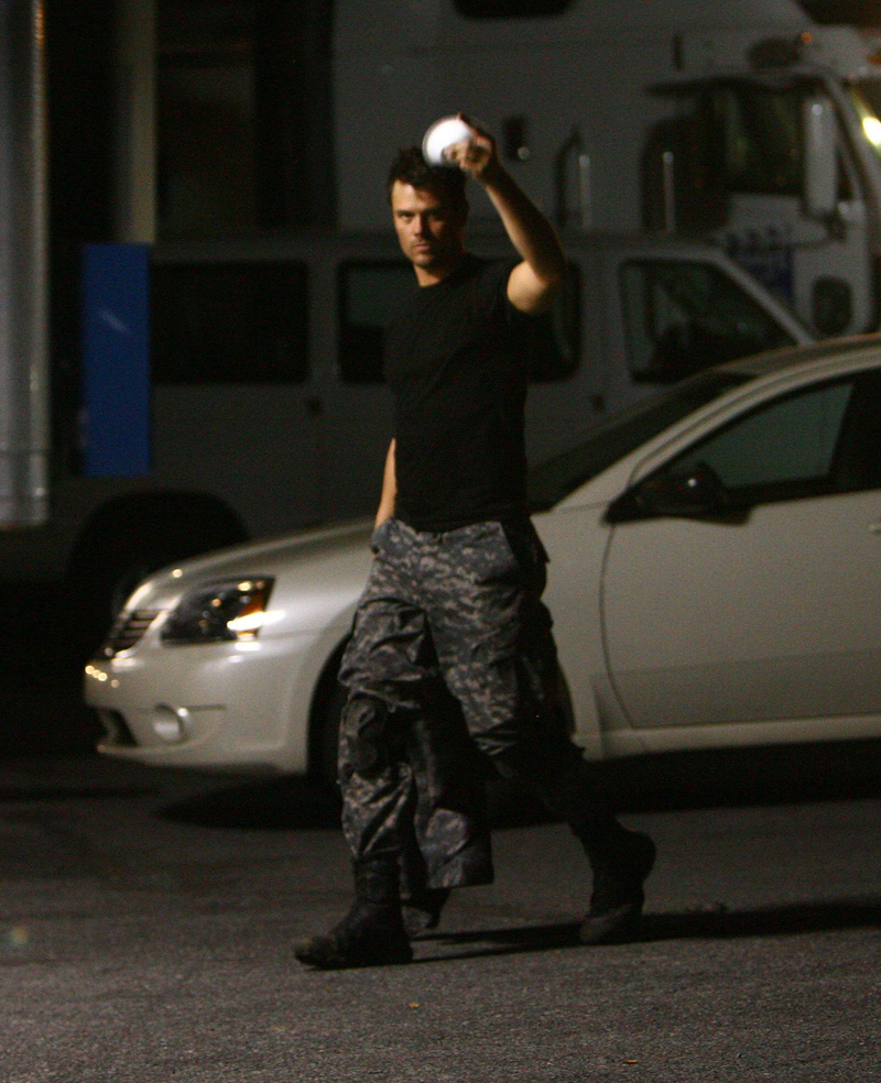 Illustration for article titled Revealing New Set Pics From Transformers 2 And Heroes